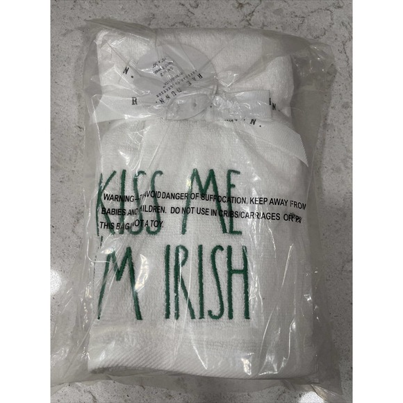 KISS ME I’M IRISH Set of 2 Rae Dunn St. Patricks Day Embroidered Hand Towels NEW - Picture 4 of 4